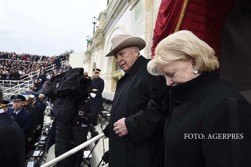 Former US Vice President Dick Cheney (C) and his wife Lynne (R) arrive at the US Capitol in Washington before the inauguration of US President-elect Donald J. Trump