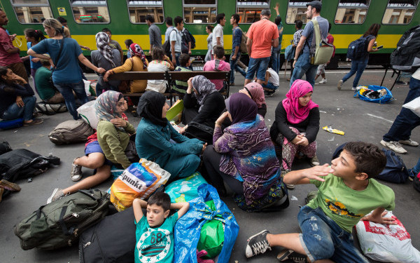 Avertisment UNICEF: 23.000 de copii migranti, in pericol in Grecia si Balcani din cauza frigului: "Risca moartea"