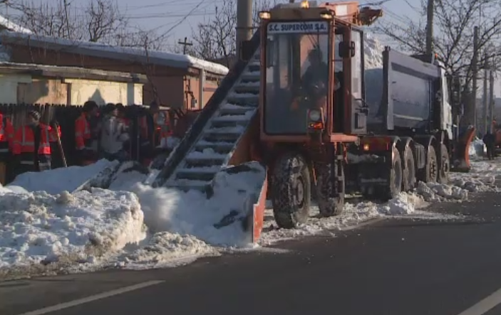 Problema cu care se confrunta Bucurestiul dupa ninsorile abundente. Avertismentul ecologistilor cu privire la zapada murdara