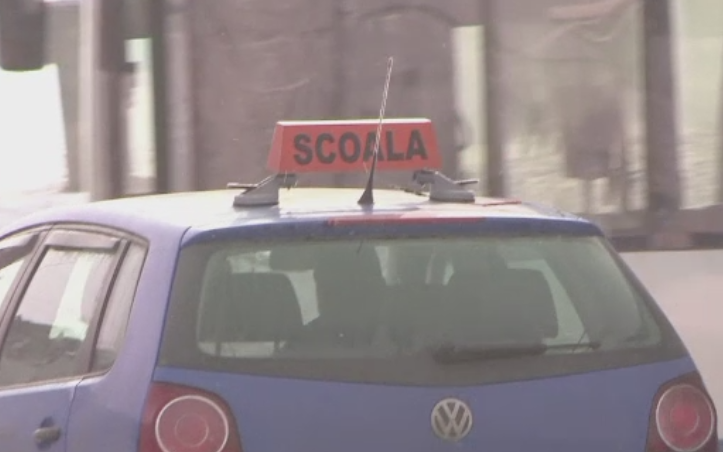 Cum au ajuns candidatii sa scoata bani din examenul auto. Ce anunturi au aparut pe Facebook