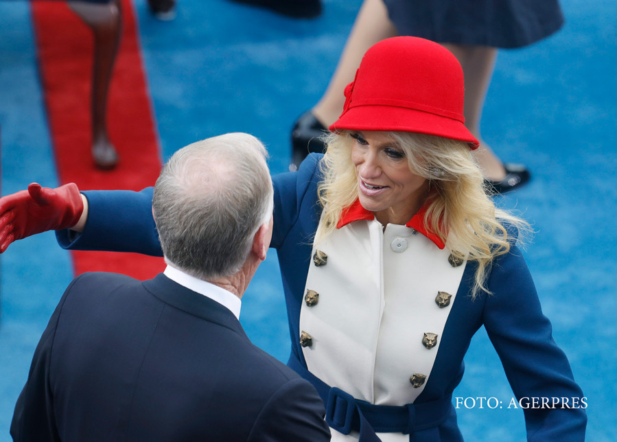 Cele mai amuzante momente de la investirea lui Donald Trump. Bush jr. s-a luptat cu o pelerina, Perry a facut baloane de guma