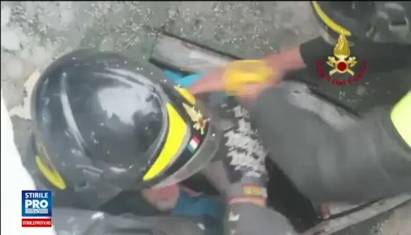 Romanca data disparuta dupa avalansa din Italia si fiul ei, printre cei 9 supravietuitori. Operatiunea de salvare, FILMATA