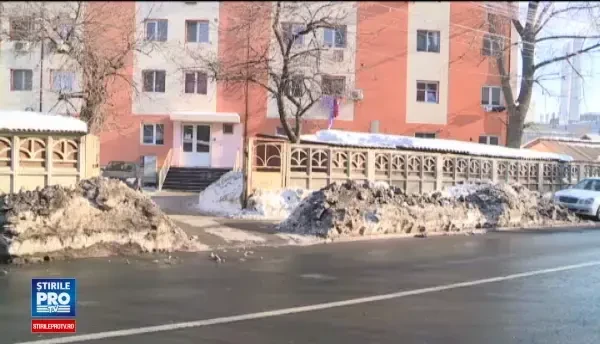 Problema cu care se confrunta Bucurestiul dupa ninsorile abundente. Avertismentul ecologistilor cu privire la zapada murdara
