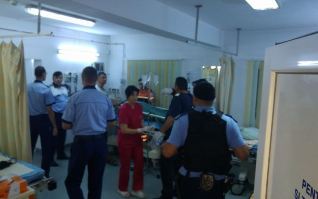 Un interlop din Mures si-a injunghiat iubita de opt ori din cauza unui mesaj gasit pe telefonul femeii