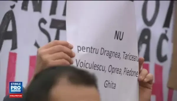 15.000 de oameni protesteaza in Capitala. Klaus Iohannis: Romanii pe buna dreptate sunt indignati. LIVE VIDEO