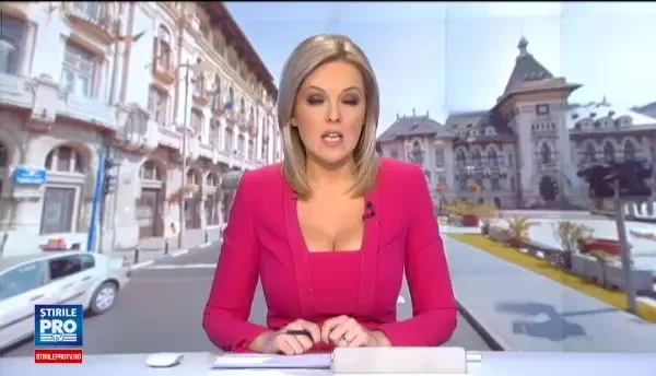 Avarie uriasa la sistemul de incalzire din Craiova. Jetul de apa a atins 10 metri, mai multe masini au fost avariate