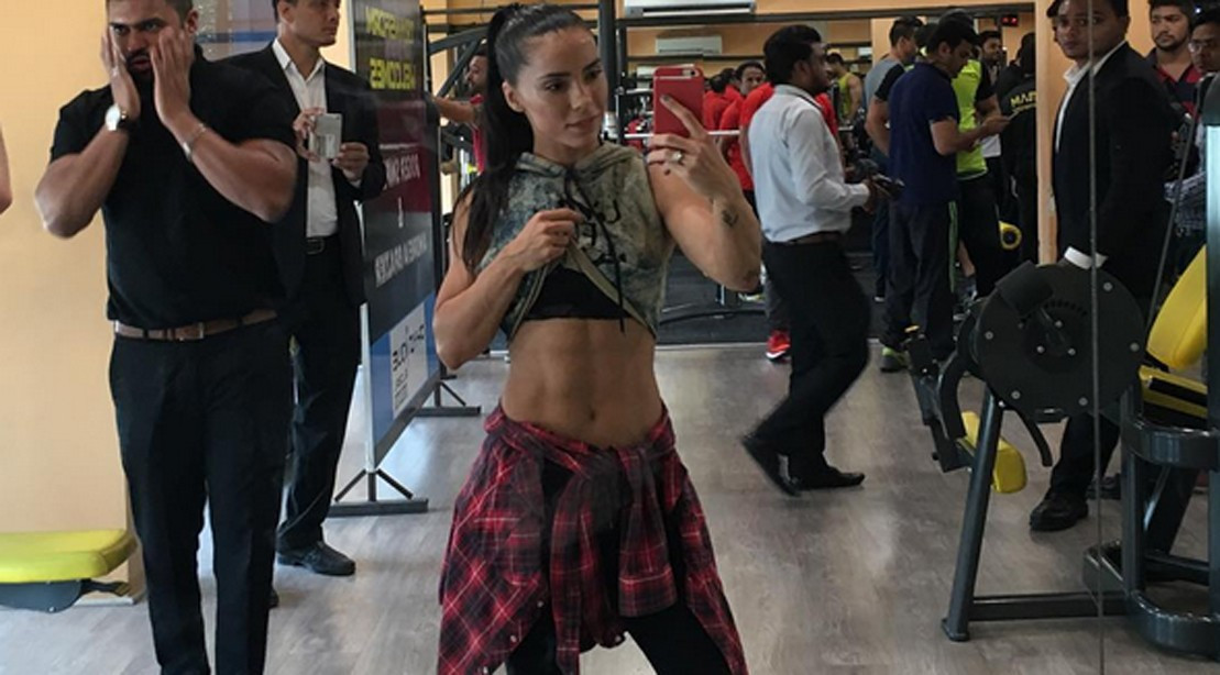 Cele mai sexy fete de pe Instagram si abdomenele lor