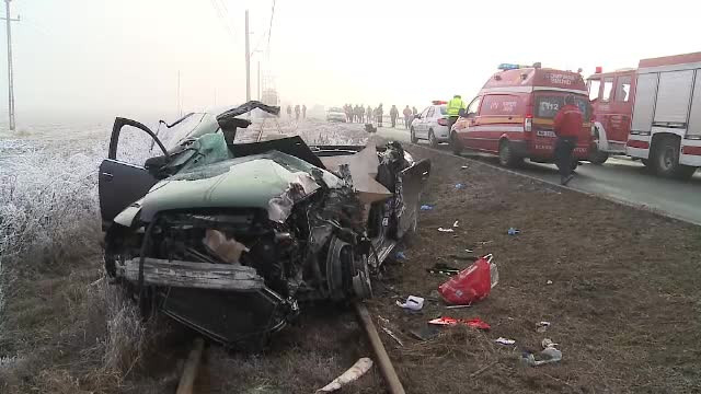 Accident foarte grav pe DN7, in judetul Arad. O soferita intrata in depasire nu a observat un TIR care venea din sensul opus