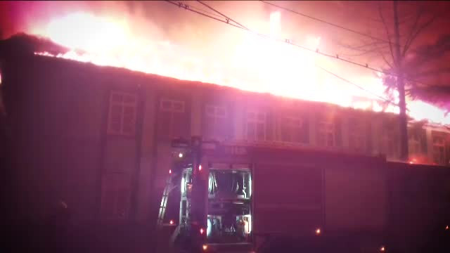 Zeci de pacienti evacuati, dupa ce un spital de psihiatrie a luat foc. Conducerea unitatii se contrazice cu pompierii