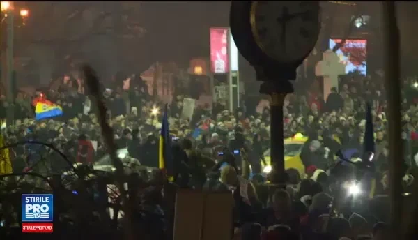 Legea amnistiei si a gratierii a scos in strada zeci de mii de oameni, in Capitala. FILMUL evenimentelor. GALERIE FOTO, VIDEO