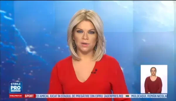 Caprioara captiva pe Dunarea inghetata, salvata de pompierii militari din Mehedinti. Operatiunea a durat 3 ore