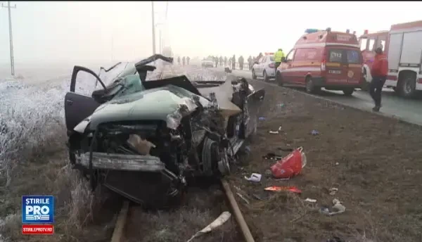 Accident foarte grav pe DN7, in judetul Arad. O soferita intrata in depasire nu a observat un TIR care venea din sensul opus