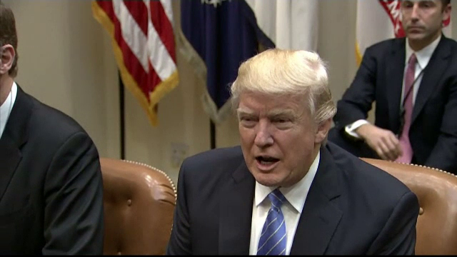 Primele probleme pentru Donald Trump; a fost dat in judecata pentru ca ar fi incalcat Constitutia. Ce acuzatii i se aduc