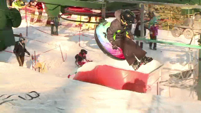 Odata cu Mica Unire, turistii au profitat de zilele libere si au plecat la munte. "Am schiat si pe nocturna, e foarte bine"