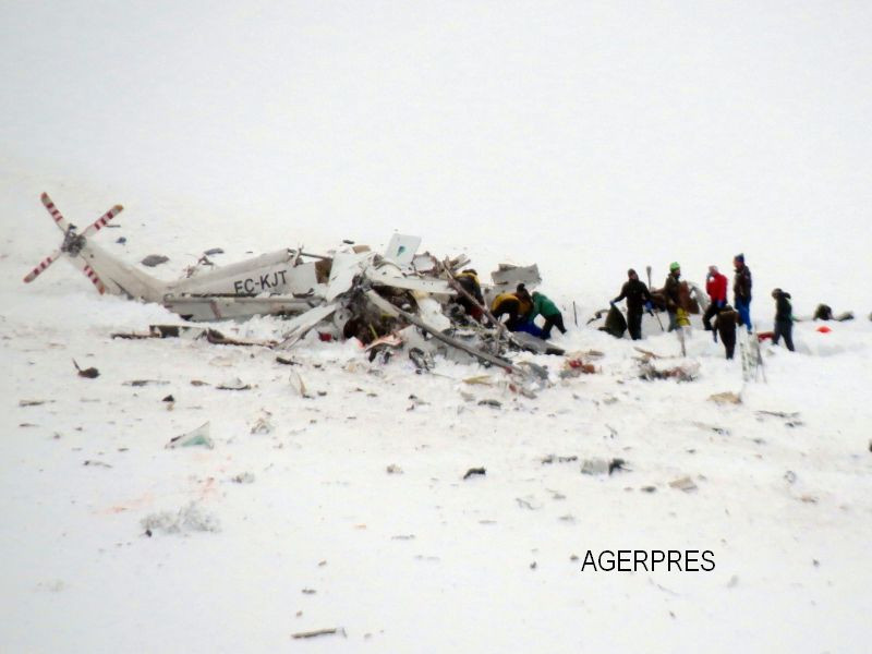 Un elicopter al serviciilor de salvare italiene s-a prabusit intr-o zona montana. Sase oameni au murit