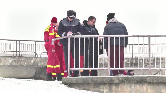 Imagini terifiante la Satu Mare. Trecatorii au gasit trupul unui barbat care zacea fara viata sub un pod