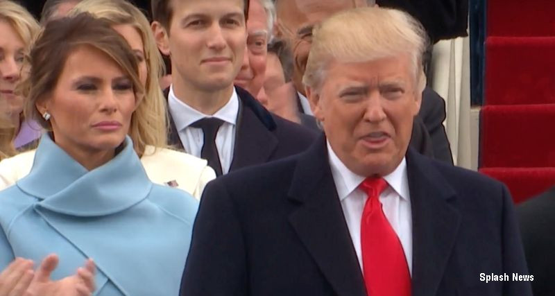 Reactia avuta de Melania in timpul ceremoniei de investitura. Toata lumea se intreaba ce i-a spus Trump. VIDEO