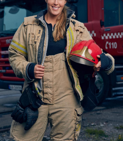 Are 50.000 de urmaritori pe Instagram. Cum arata tanara supranumita "cea mai sexy" femeie pompier din lume. FOTO