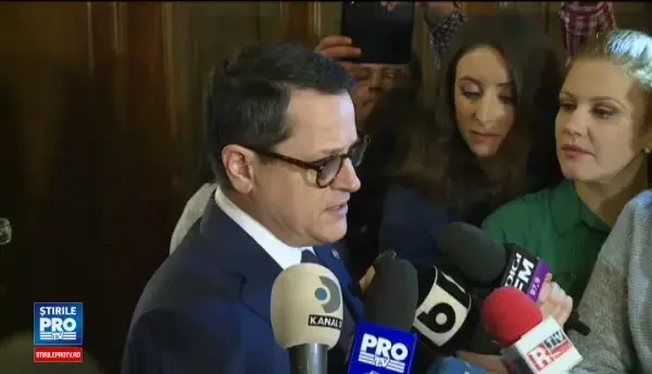 Seful SRI a venit la audieri in Parlament cu 4 serviete cu documente, sa dea explicatii despre Coldea: