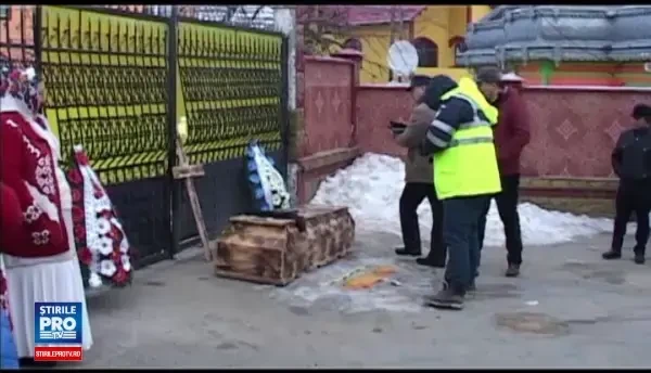 Panica mare printre membrii comunitatii de tigani din Iasi, dupa ce au gasit un sicriu in fata portii. Ce nume scria pe el