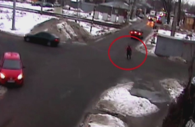 Un barbat din Braila s-a imbatat si nu a mai putut sta in picioare. Ce a urmat dupa ce a cazut pe sinele de cale ferata