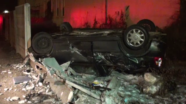 Rasturnare dramatica de situatie pentru un sofer din Cluj. A daramat gardul din beton al unei fabrici