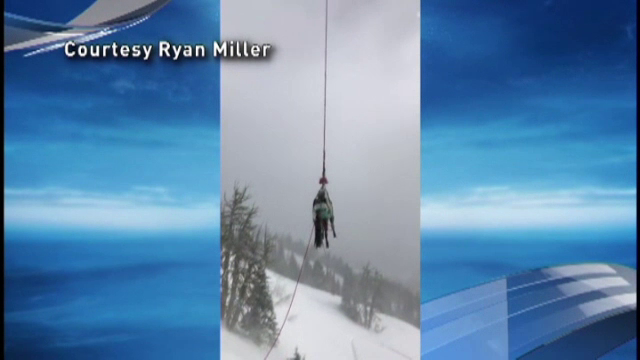 Operatiune de salvare complicata a unui cal ramas blocat in nameti. VIDEO