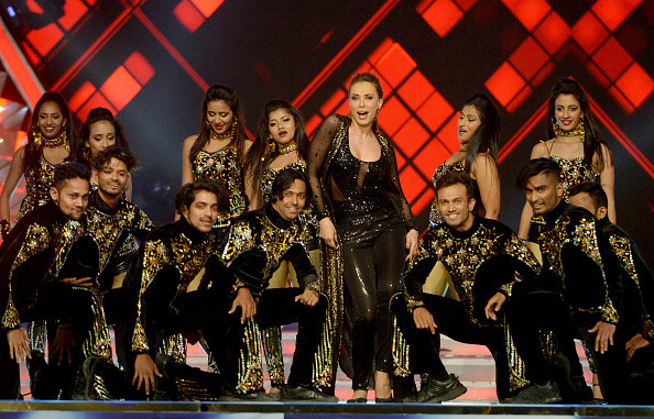 Iulia Vantur, noua aparitie de senzatie in showbiz-ul indian. Romanca a cantat si dansat alaturi de un artist celebru