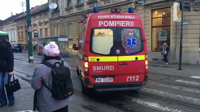 Un copil de sase ani din Zalau a ajuns la spital cu multiple traumatisme faciale, dupa ce a cazut de la etajul trei