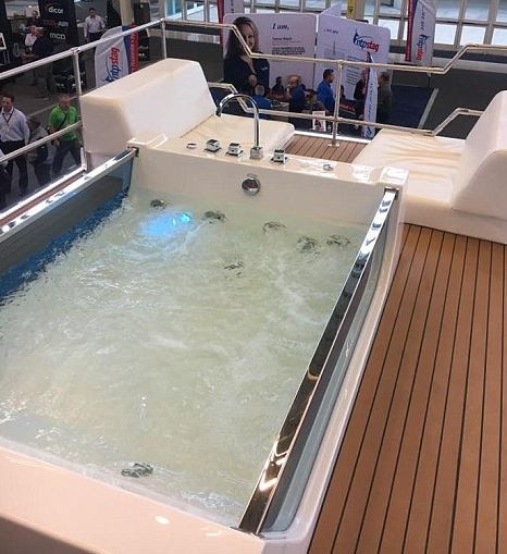 Pe dinafara arata senzational, dar stai sa vezi cum este inauntru! Pretul este pe masura