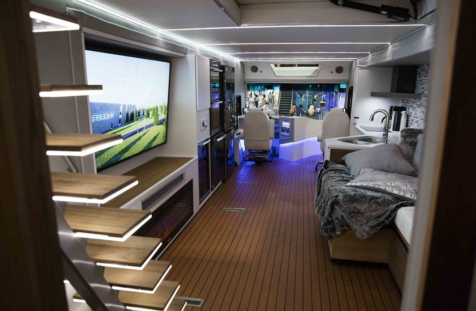 Pe dinafara arata senzational, dar stai sa vezi cum este inauntru! Pretul este pe masura