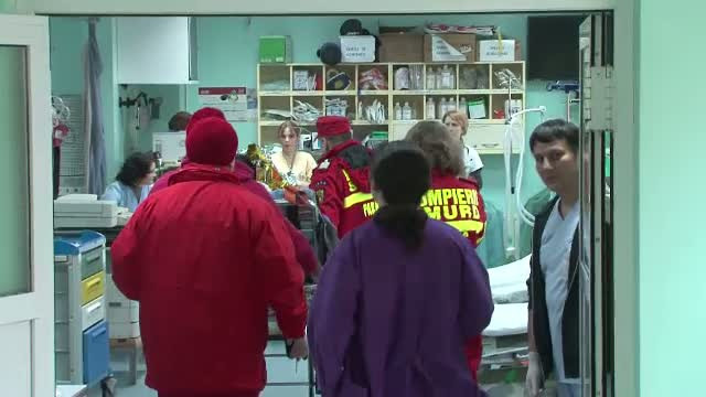 Tanara in stare grava la spital, dupa ce o sticla cu benzina a explodat in casa. Ce incerca iubitul ei sa faca