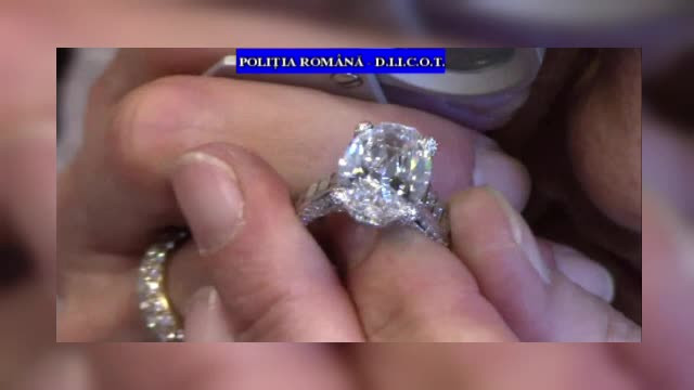 Inelul furat de un roman dintr-un magazin din Paris a ajuns inapoi la proprietar. Un specialist elvetian a venit in Romania