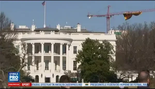 Protestele anti-Trump continua in SUA. Activistii pentru mediu s-au urcat pe o macara inalta de 80 m, langa Casa Alba