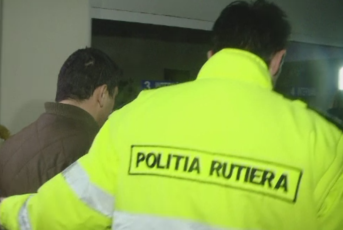 Politist din Timis, prins beat la volan dupa ce a lovit un TAXI. Cum a incercat sa scape de pedeapsa