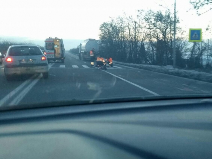 O eleva de 16 ani a murit dupa ce a fost lovita de doua masini pe trecerea de pietoni, in Prahova. Victima se ducea la liceu