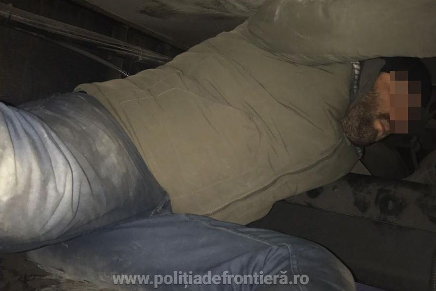 Cetatean turc, prins ascuns sub un TIR in timp ce incerca sa iasa ilegal din Romania. Ce a spus soferul