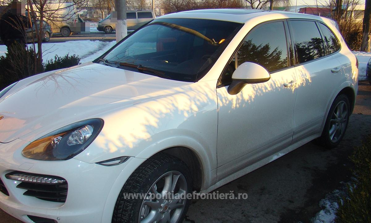 Un roman a vrut sa treaca granita in acest Porsche, dar a fost oprit. Ce au descoperit vamesii