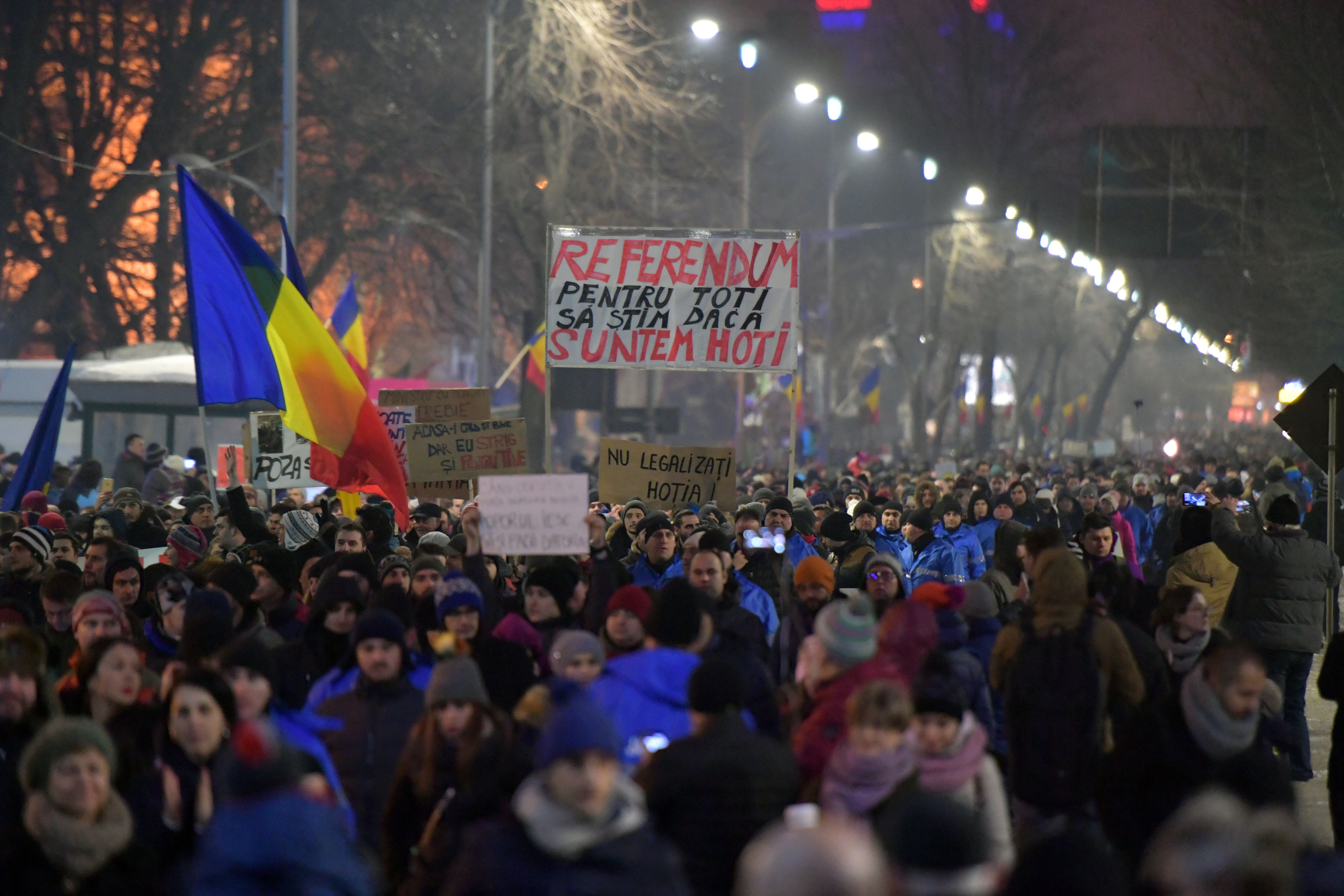 Noi proteste fata de Legea gratierii sunt anuntate duminica in Bucuresti si alte orase. Mii de oameni si-au anuntat prezenta