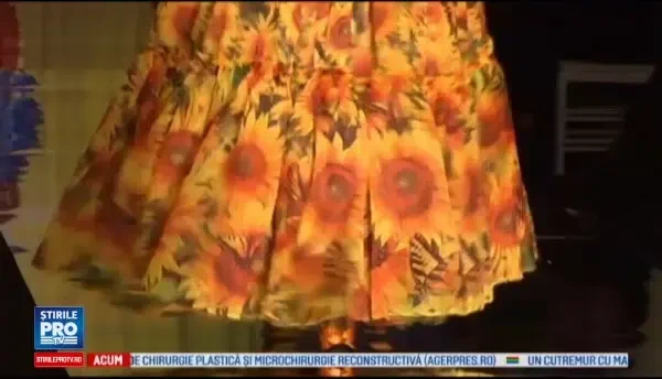 Saptamana modei la Paris. Jean Paul Gaultier a imaginat evadarea femeii citadine, iar Valentino a ales simplitatea greceasca