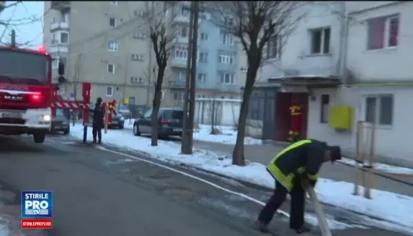 Un barbat de 50 de ani din Bistrita a murit in urma unui incendiu care i-a distrus apartamentul. Un trecator a dat alarma