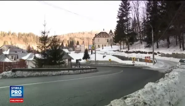 Statiunea Azuga, plina de case ruinate si hale in paragina. Sticla s-a stricat, berea si postavul la fel, toate