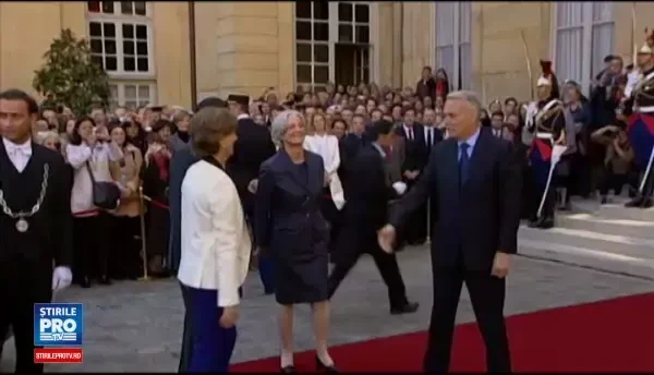 Sotia unui candidat la presedintia Frantei, acuzata ca a luat 500.000 euro de la stat fara sa faca nimic