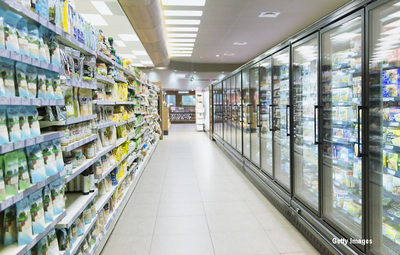 Gravida injunghiata mortal de sotul politist, intr-un supermarket din Bogota. Imaginile surprinse de camerele de supraveghere