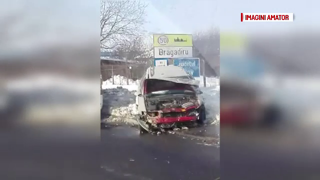 Accident cu doua masini si un microbuz, produs la intrarea in Bucuresti. Un copil si patru adulti au ajuns la spital