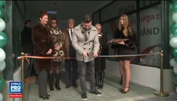 Scene de lupta in Craiova, pentru vouchere de 20 de lei. O doamna a iesit insa pe minus, dupa ce si-a pierdut palaria