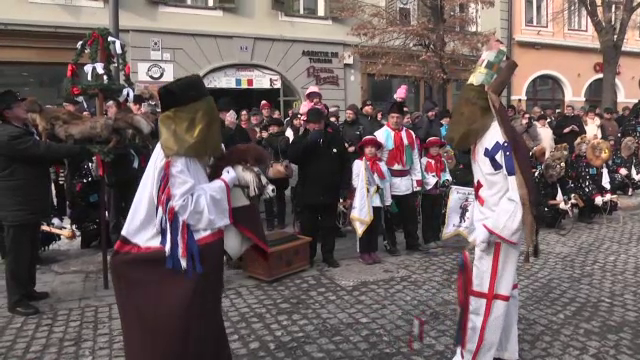 Cetatea sibiana Agnita a fost invadata de creaturi mascate, conform unei traditii preluate de la sasi. Cine era "Ursula"