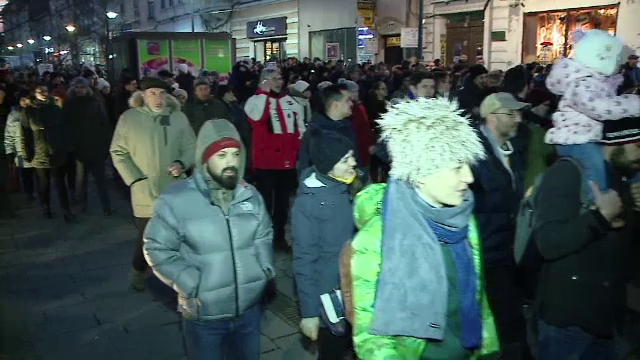 Imagini de la protestele din tara: 8.000 de oameni, in Piata Unirii din Cluj. "Legea gratierii e rusinea tarii"