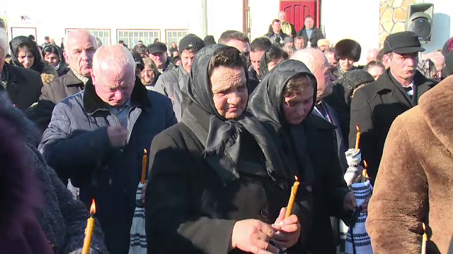 Parintele Mihai Negrea, care a fost mama si tata pentru 100 de copii, inmormantat. "Nu stiu daca se mai naste cineva ca el"