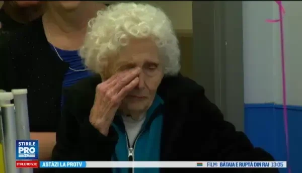 O batrana din SUA a implinit 104 ani, iar angajatii unui supermarket i-au organizat o petrecere. Nu am privit catre trecut